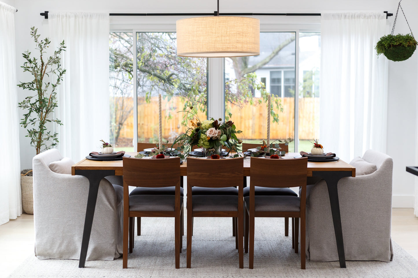 Modern Harvest: Contemporary Thanksgiving Centerpiece