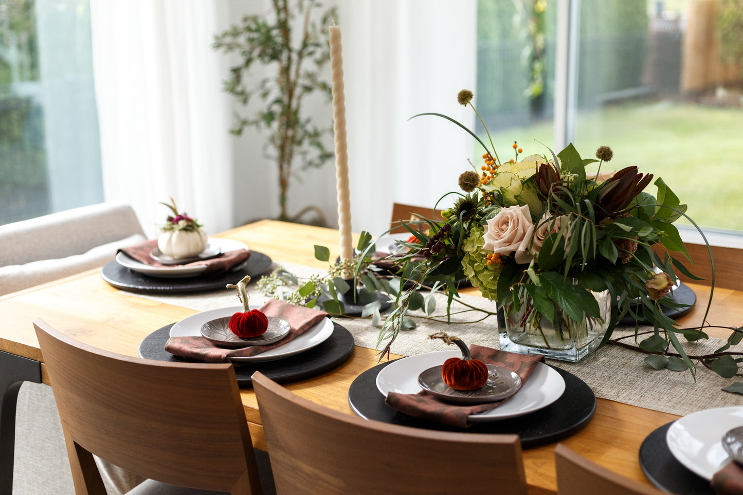 Modern Harvest: Contemporary Thanksgiving Centerpiece
